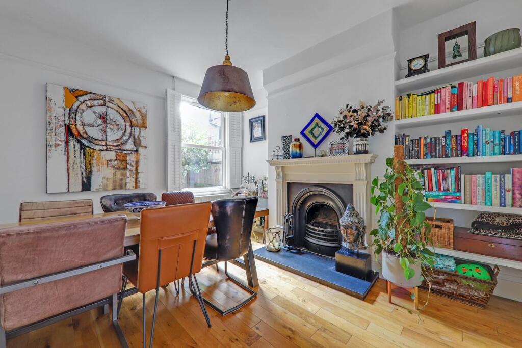 04-f2d7JHPropWorld - 18 Hillmore Grove - 10-medium