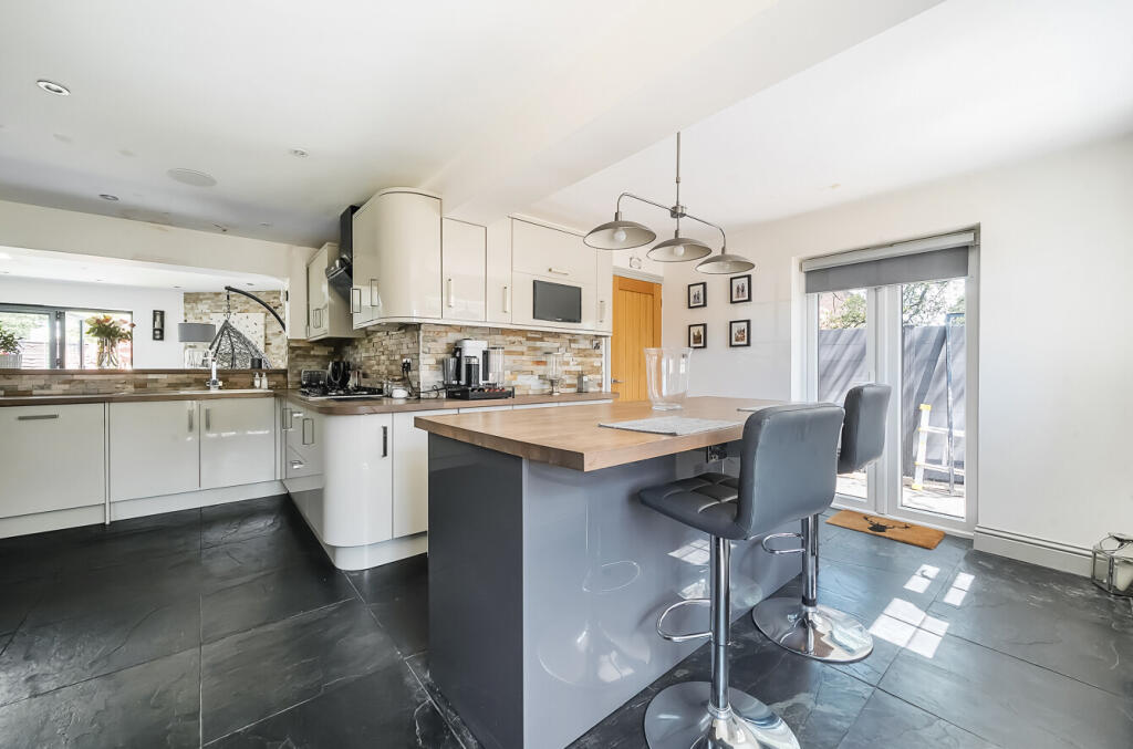 1323854-11-686e6d...