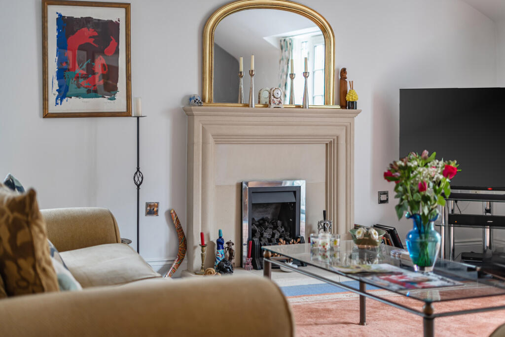 1371297-8-690204c...