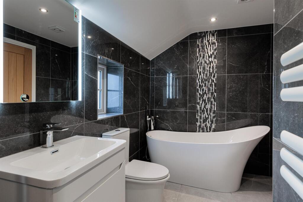 Master Bedroom En-Suite