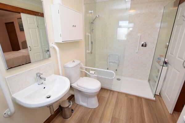 en-suite shower room