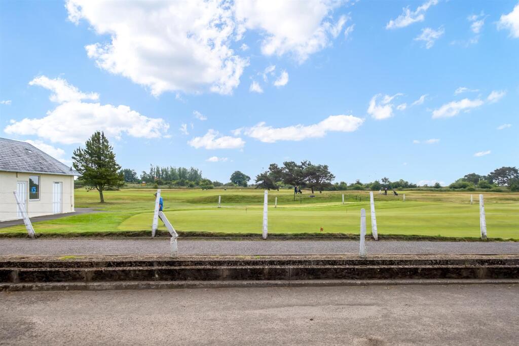 11 golf avenue (13).jpg