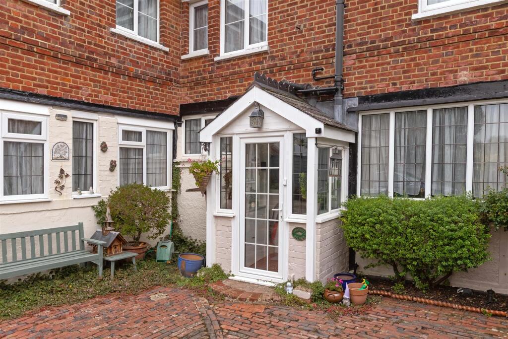 Seacroft Cottage_20.jpg