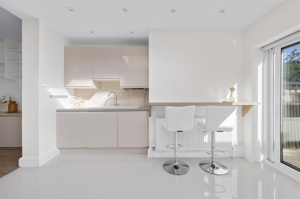 39 ASTON ROAD,10.jpg