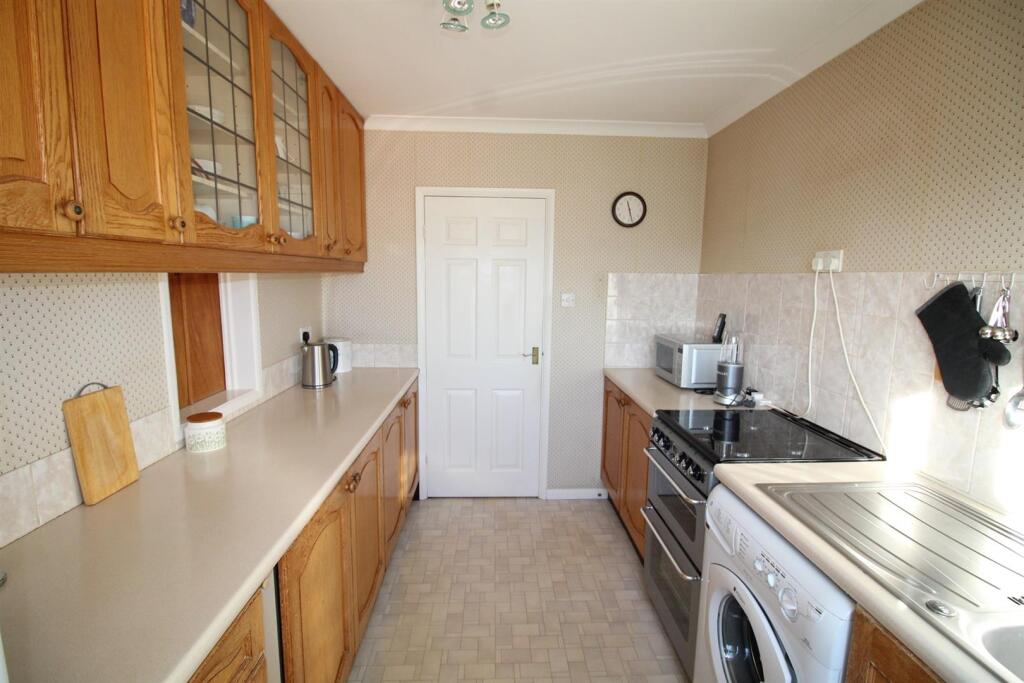 10 Kempston Way-Kit2.JPG