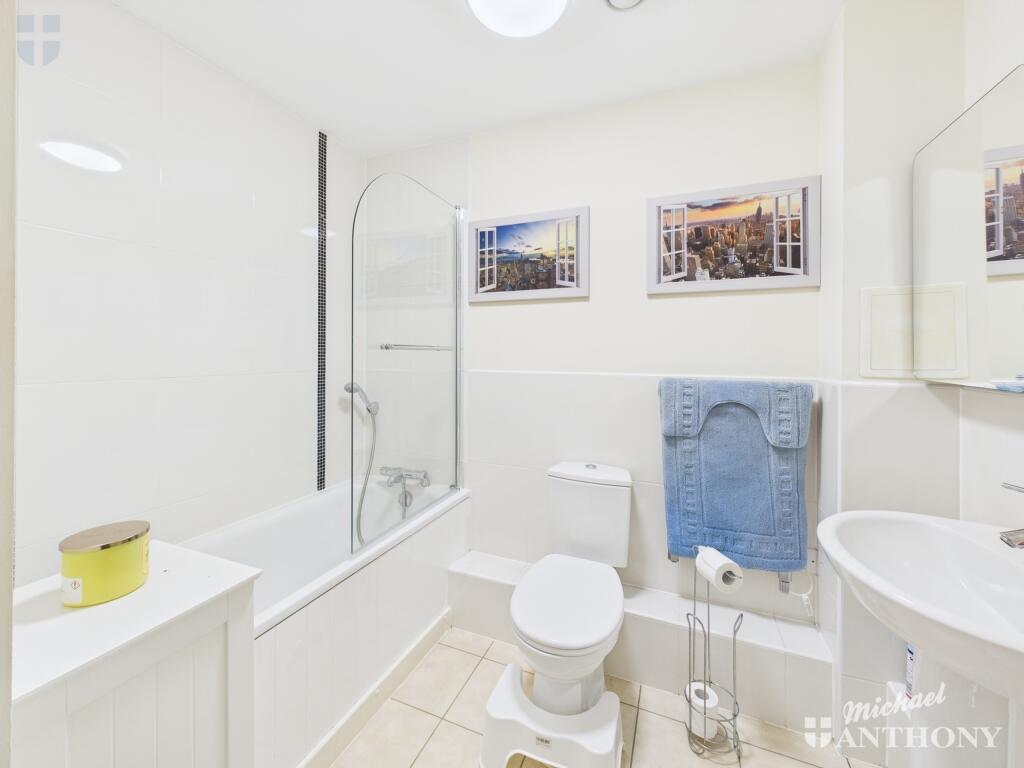 CAM03852G0-PR0209-STILL008