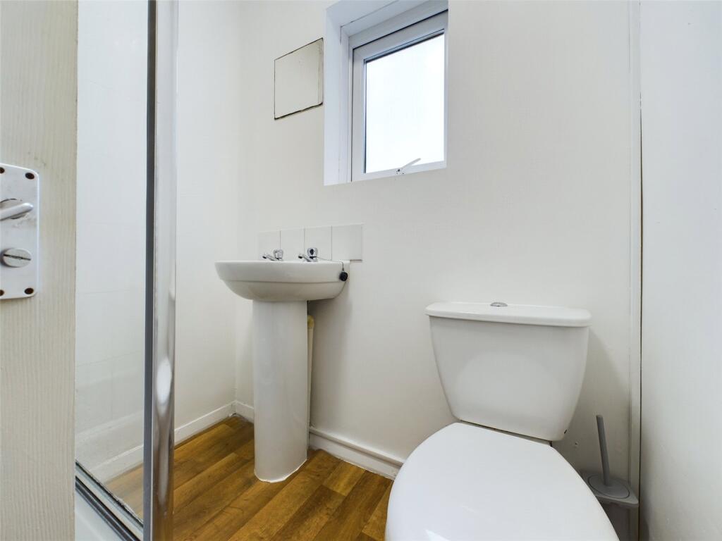 Bathroom-To-Rent