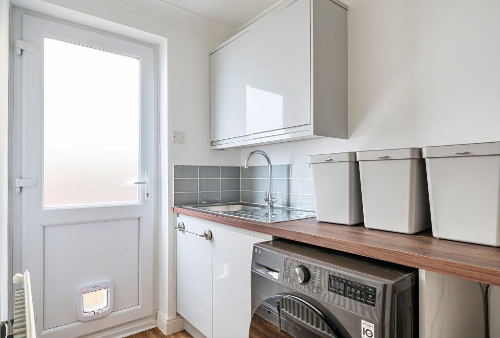 1373307-16-690e1e...