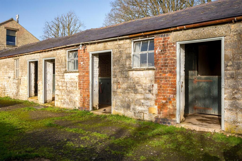 6 - Dowmans Farmhouse - GL53 9QY - Web.jpg