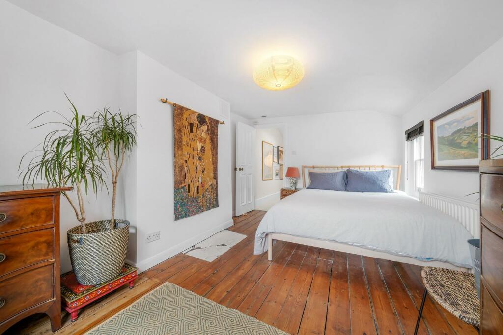 Bedroom 1 (3).jpg
