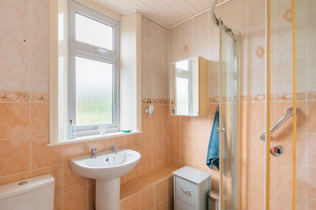 0C5RSG - Bathroom A.jpg