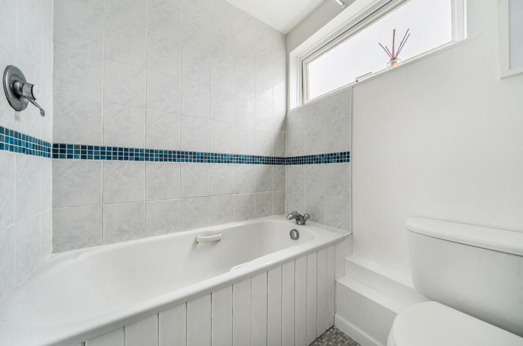 1311633-18-685bcc...