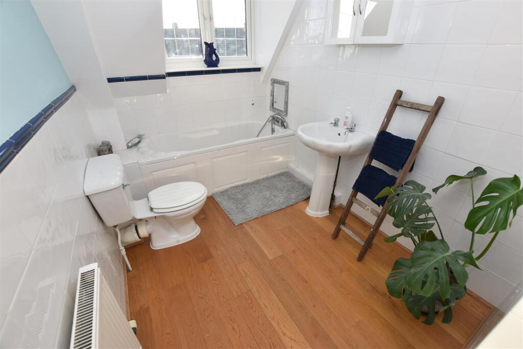 Bathroom.JPG