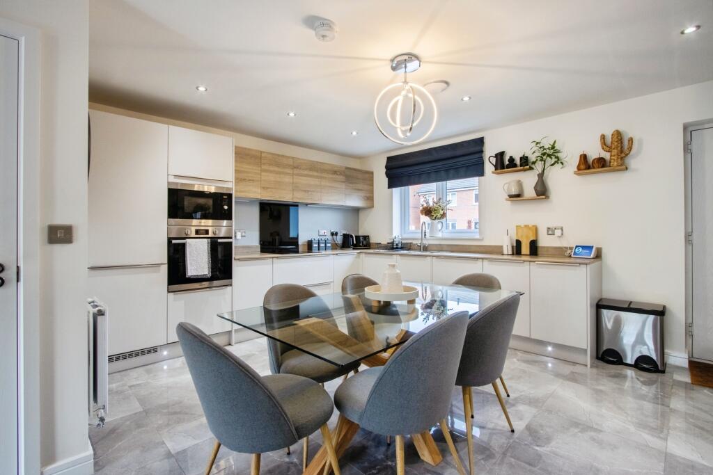 Lounge / Kitchen