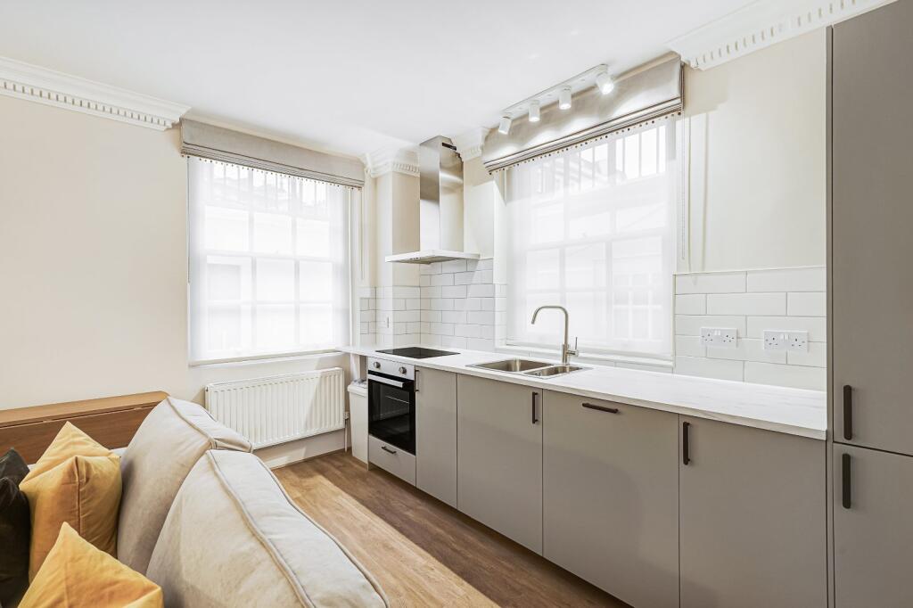 Lounge / Kitchen