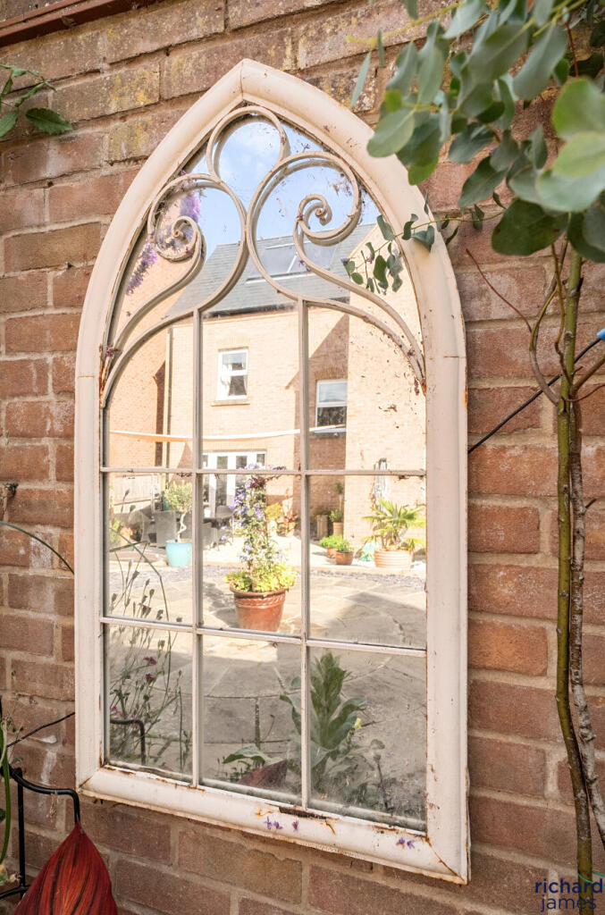 021c896707e24380845cad883b0b80d4