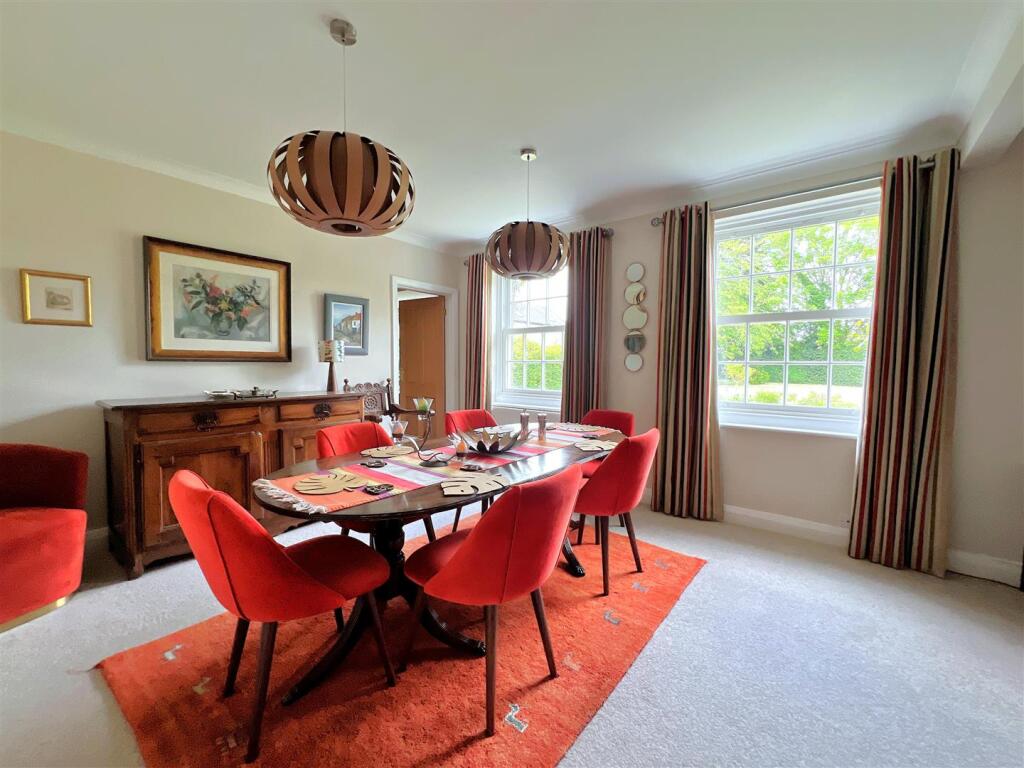 dining room 2.jpg