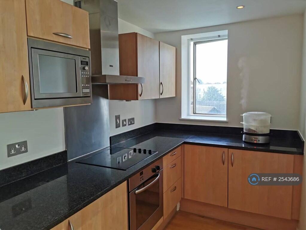 Open Plan Kitchen With Bosch Appliances