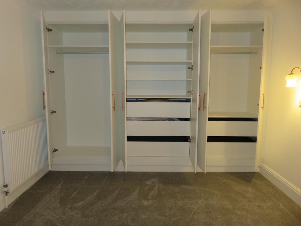 BED 1 WARDROBES