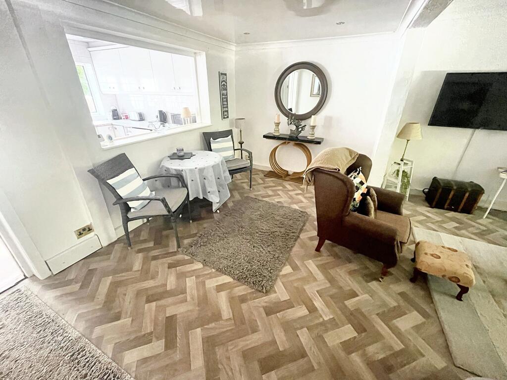Lounge-Dining Room