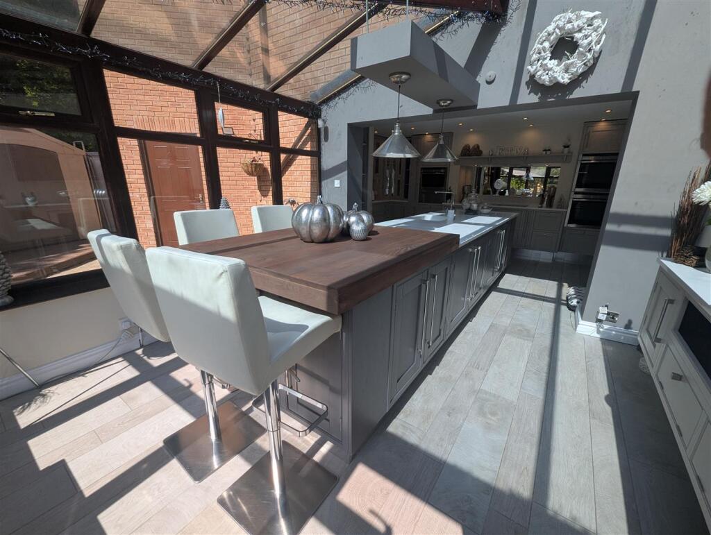 Kitchen/Diner/Garden Room Area