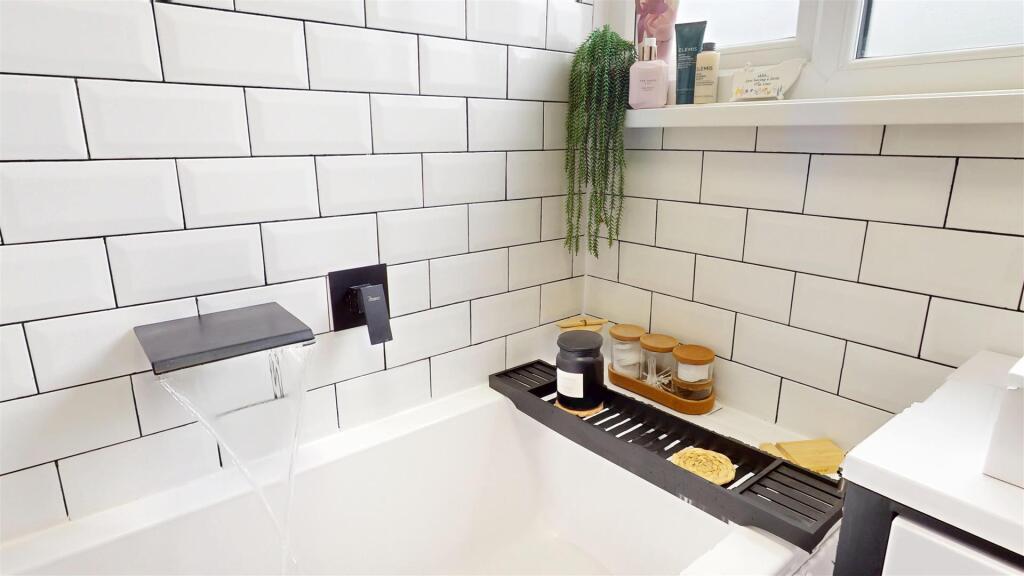 Kendal Drive Bathroom