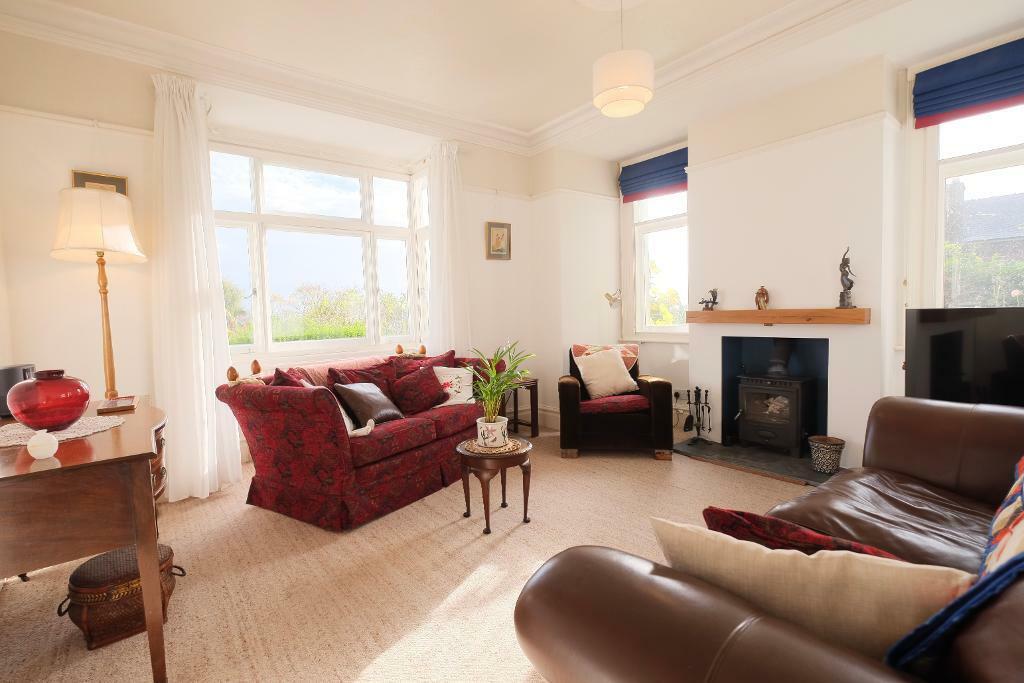 Light and airy sitting room