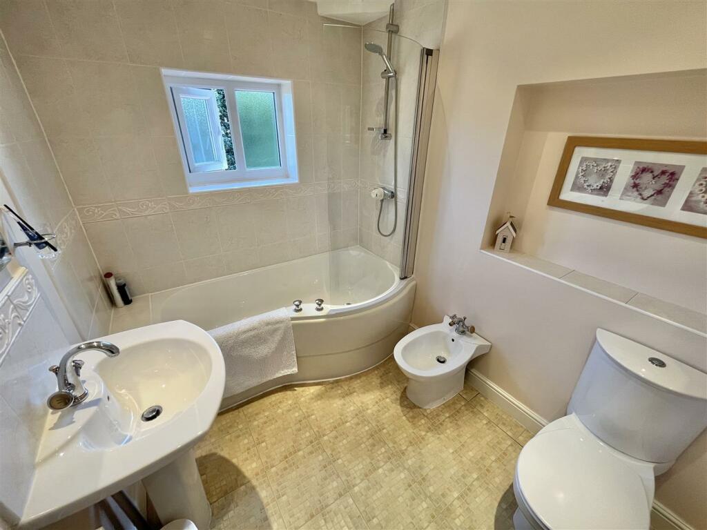 Family Bathroom.jpg