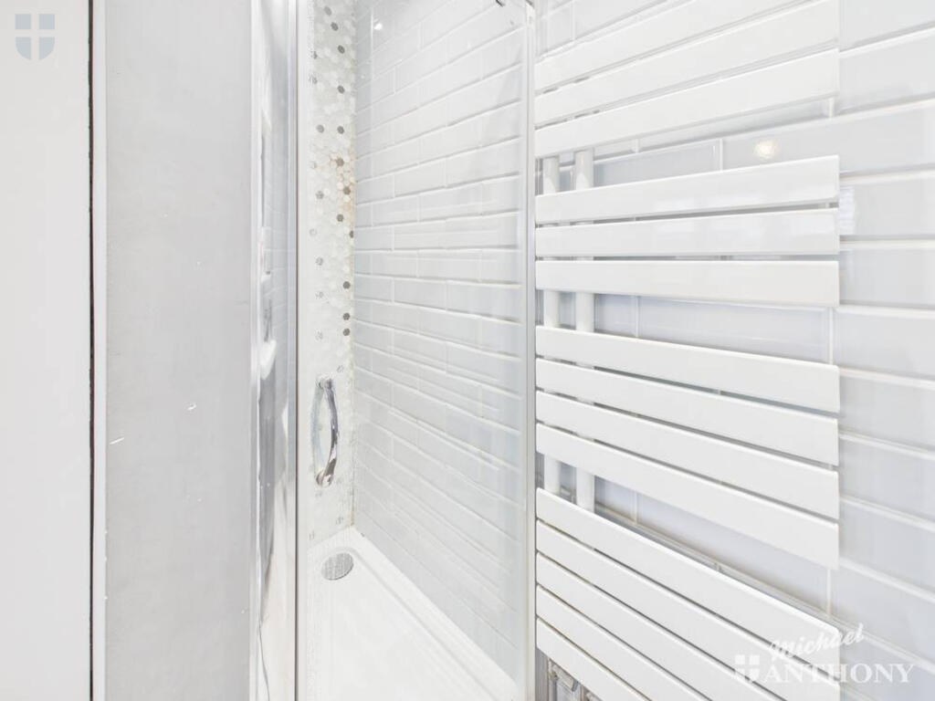 CAM03218G0-PR0806-STILL003-thumbnail-h750-70