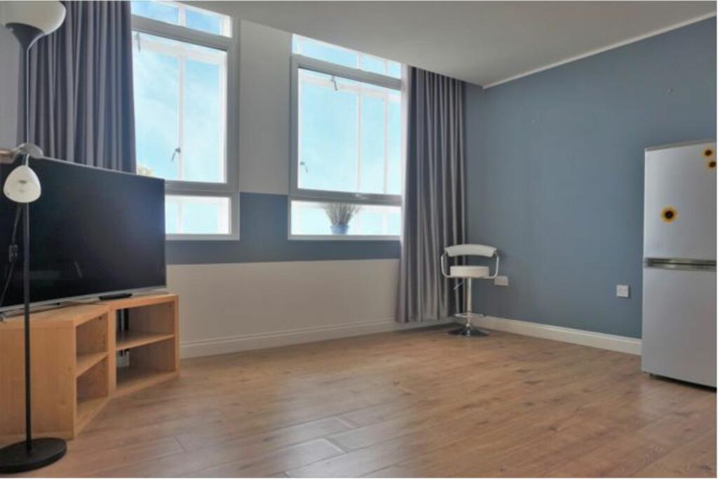 Lounge / Kitchen
