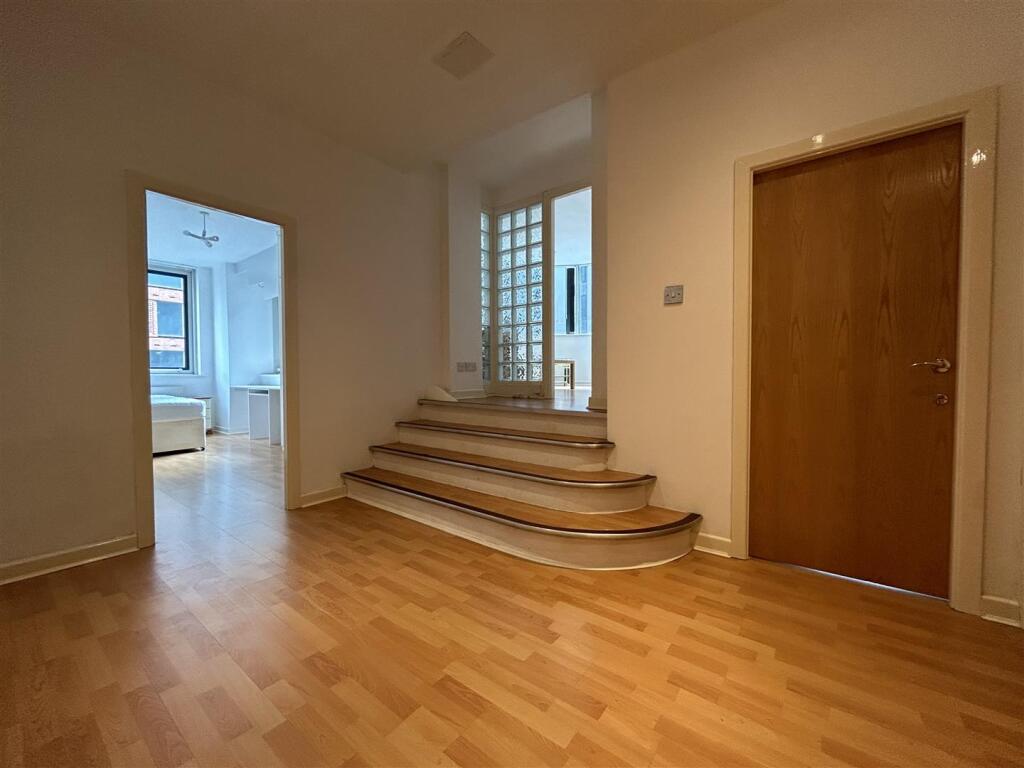 Hallway.jpeg