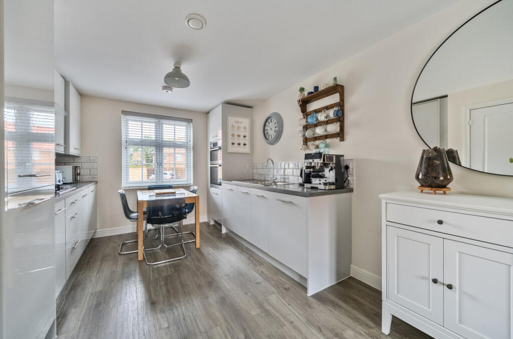 1333905-11-688b6e...