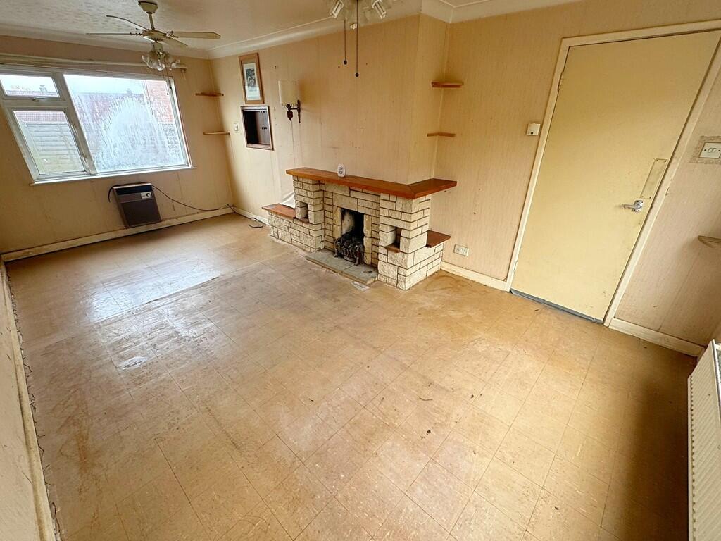 Lounge to firepla...