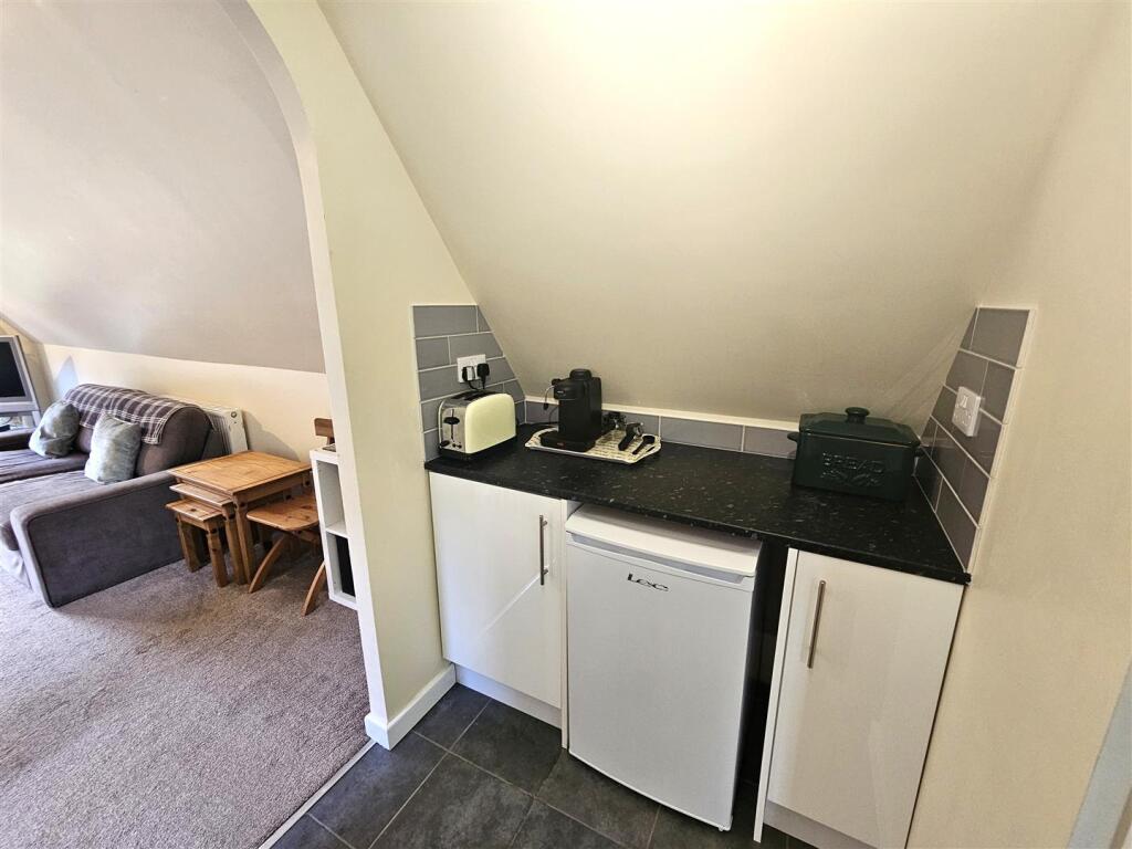 Kitchen 2.jpg