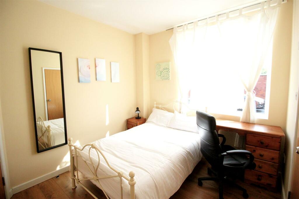 Room 2 (Ensuite Room)