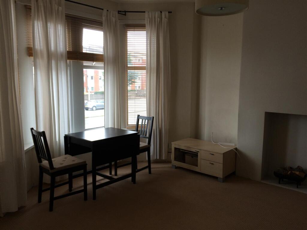 Lounge 1.JPG