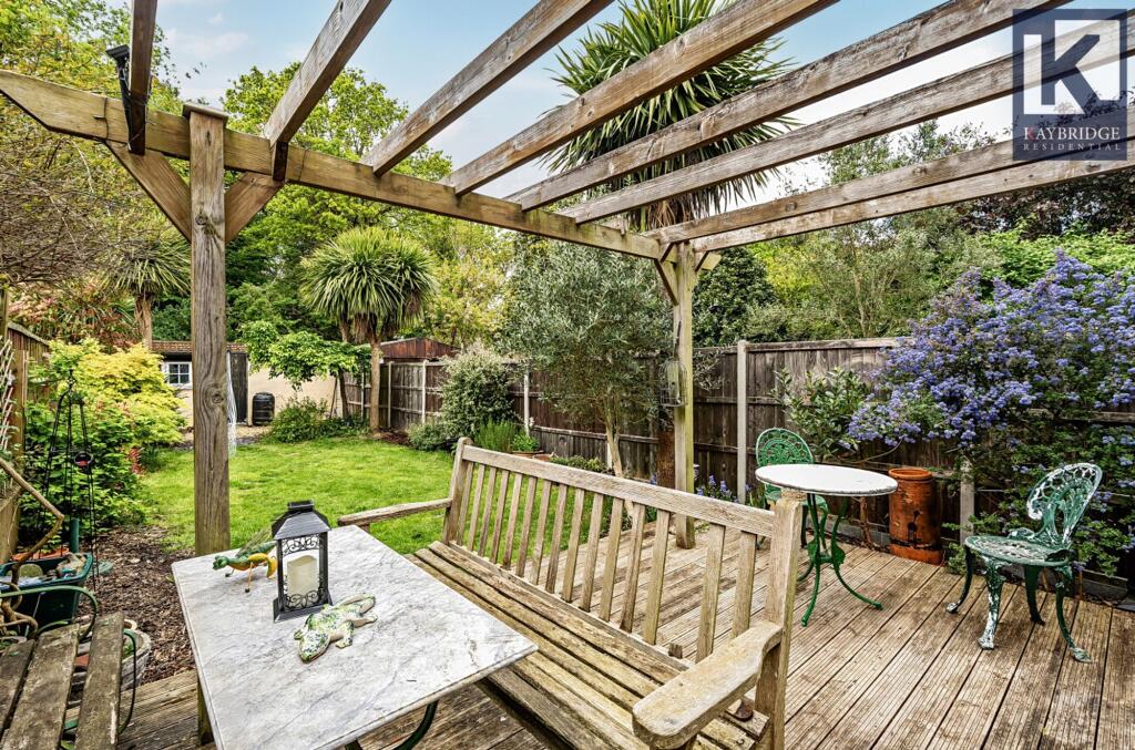 Stoneleigh Avenue, KT4