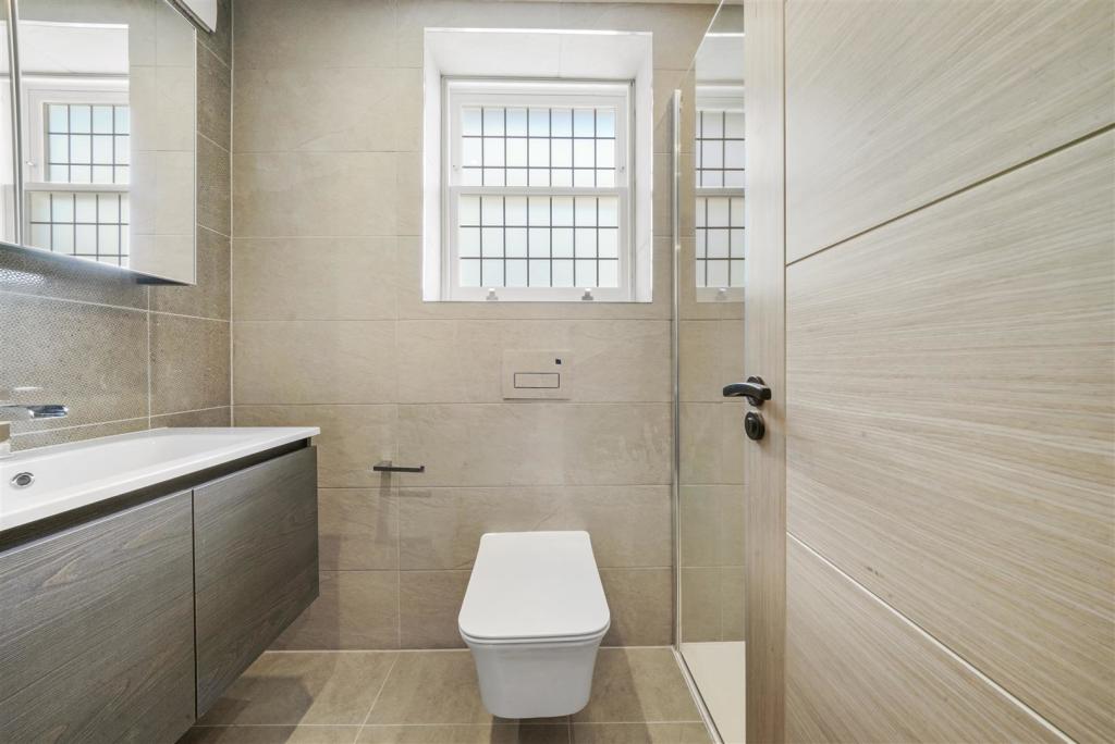 Ensuite 2.jpg