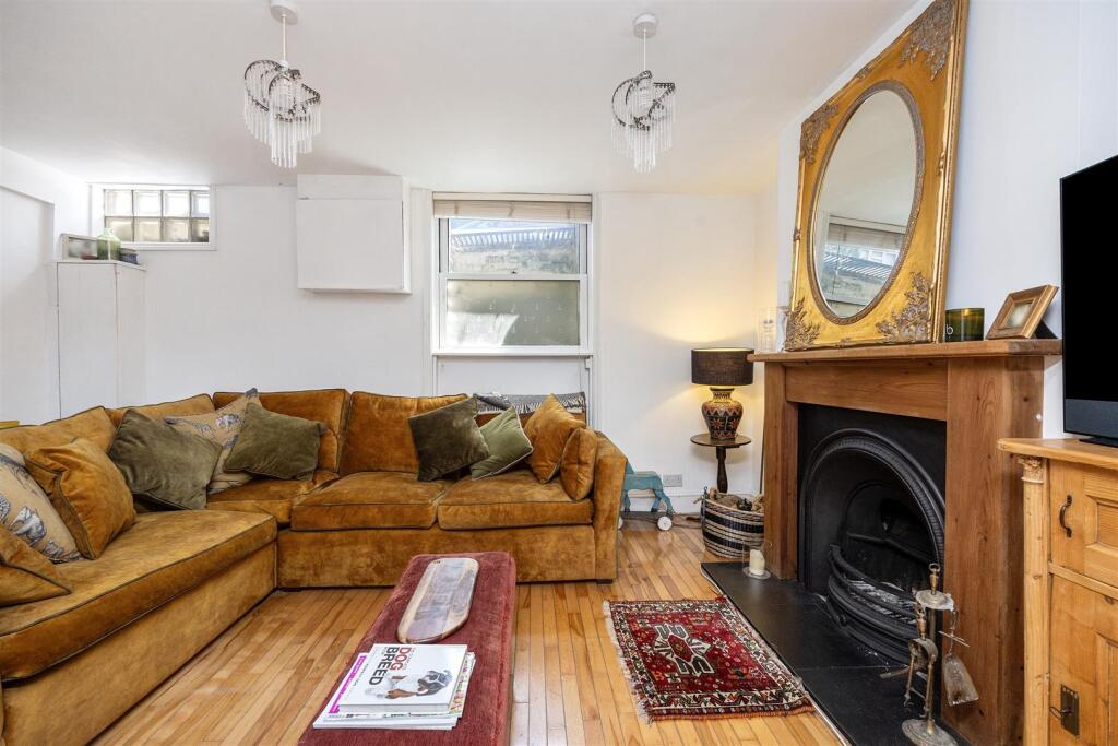 Ewart Street_23-012.jpg