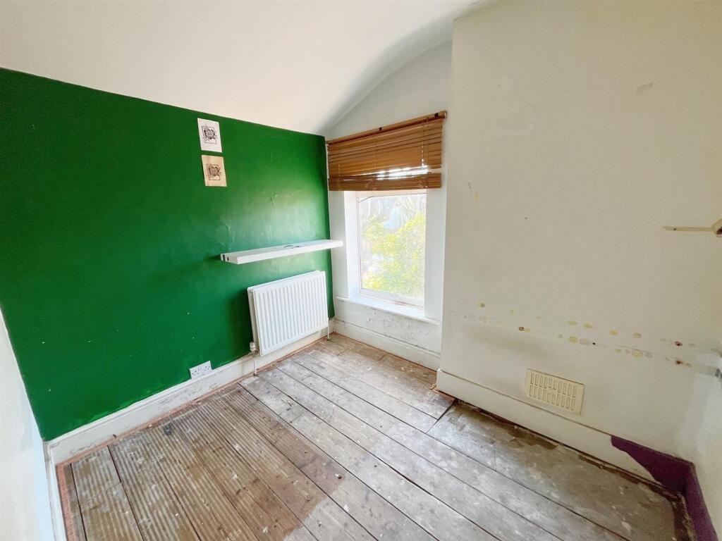 Bedroom three (1).jpg