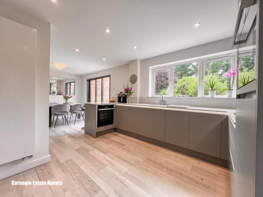 Living/dining/kitchen area