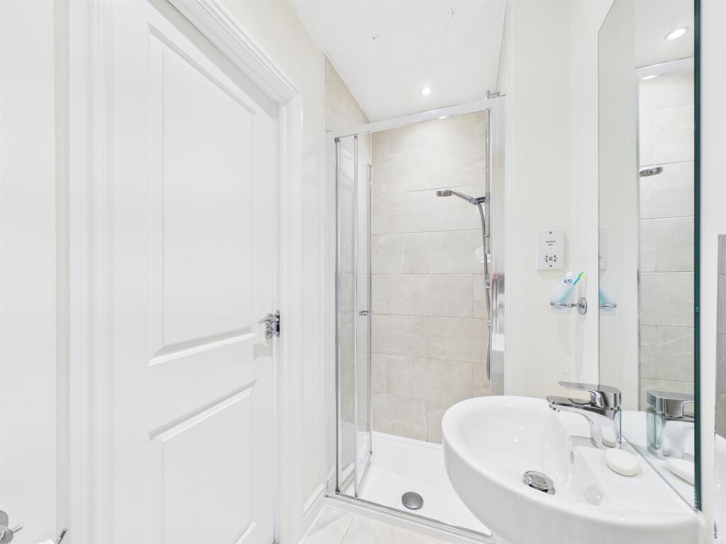 Bedroom Two En-suite