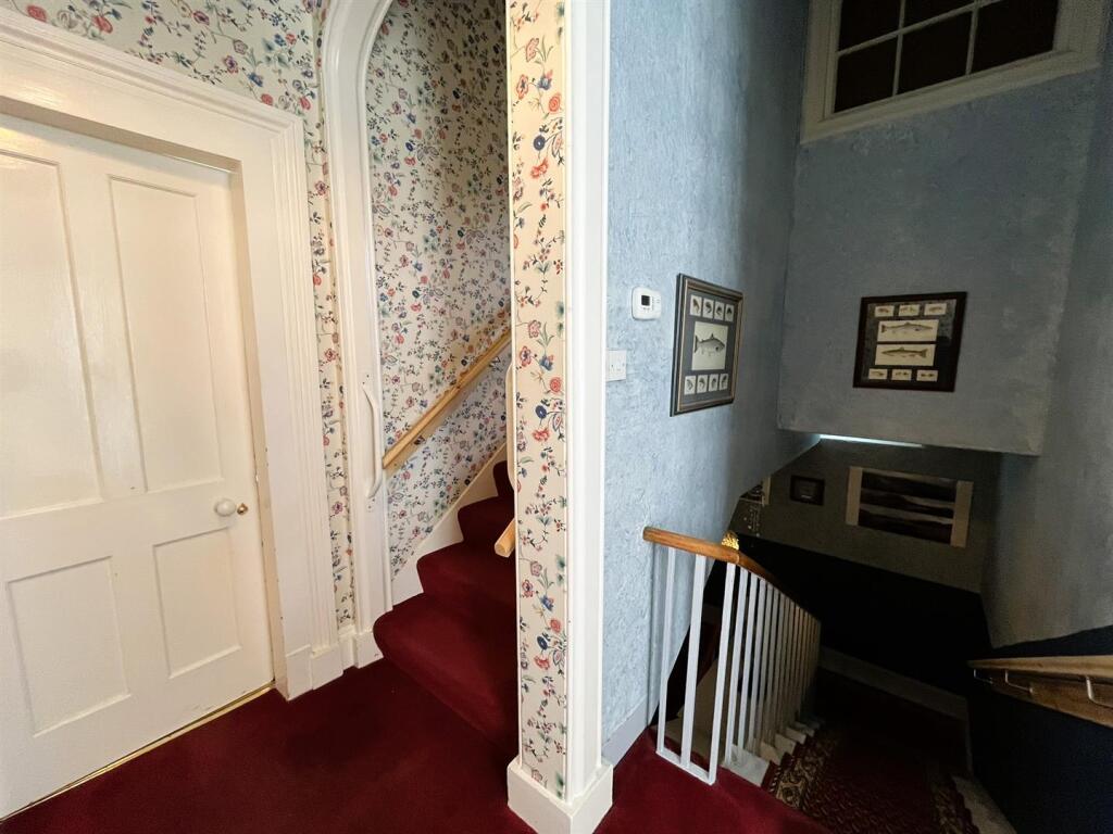 STAIRCASE &amp; LOWER LANDING