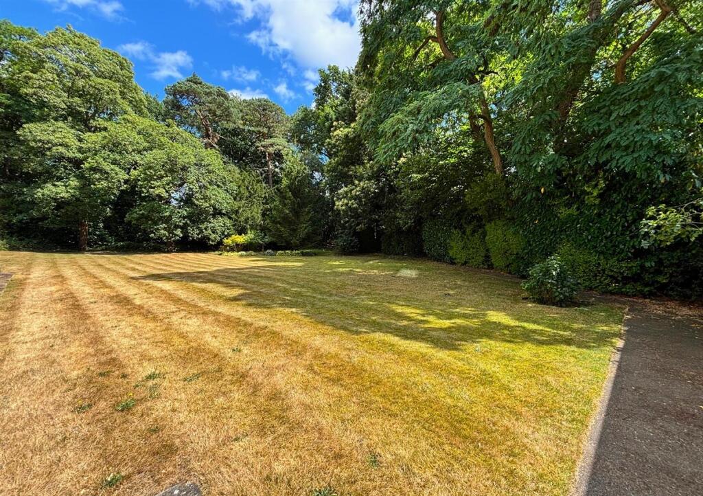 29 high point comm gdn.jpg