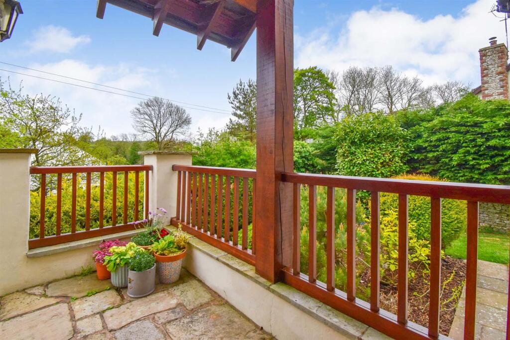 Holly Bank House Open Porch.jpg