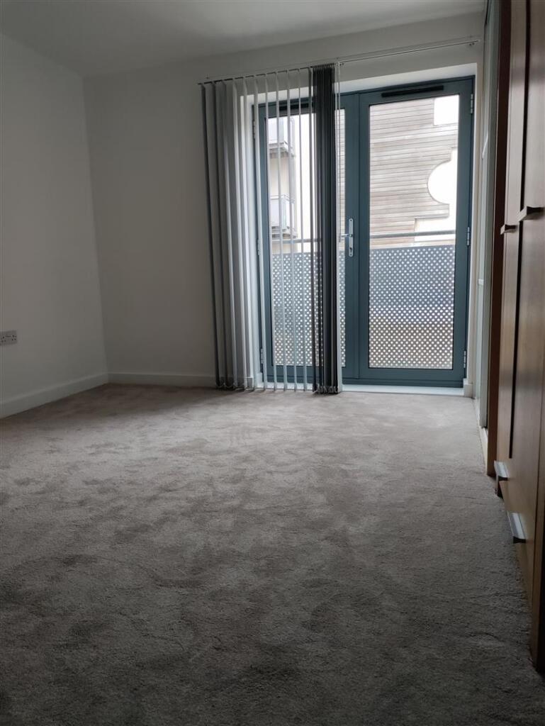 Main bedroom with fitted wardrobe.jpg