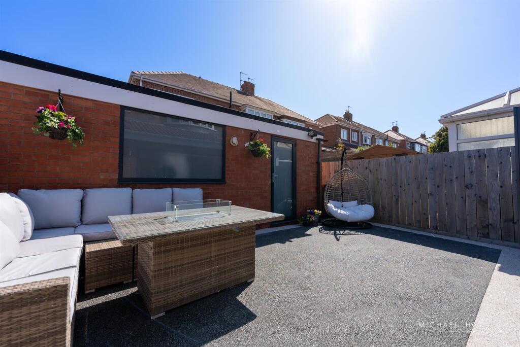 Dykelands Road-53.jpg