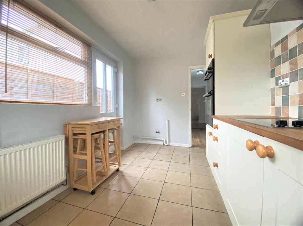 Kitchen 5.jpg