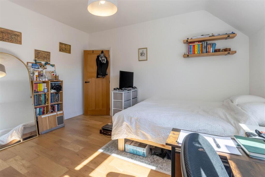 44 Raddlebarn Road 1