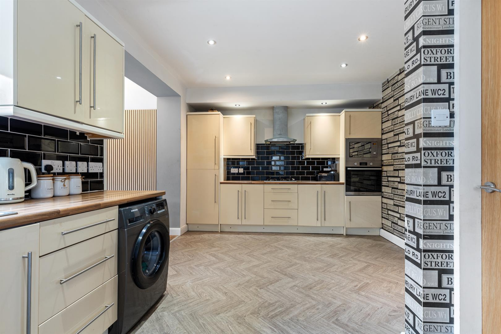 148 Quarmby Rd, Huddersfield 05_297.png